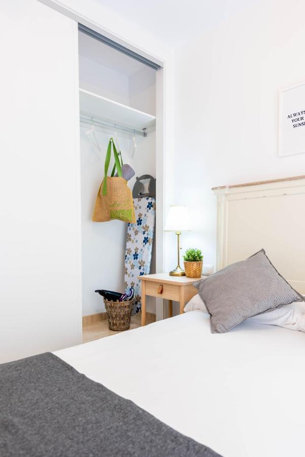 Apartamentos Toboso Plaza Nerja Exterior photo A room at the hotel