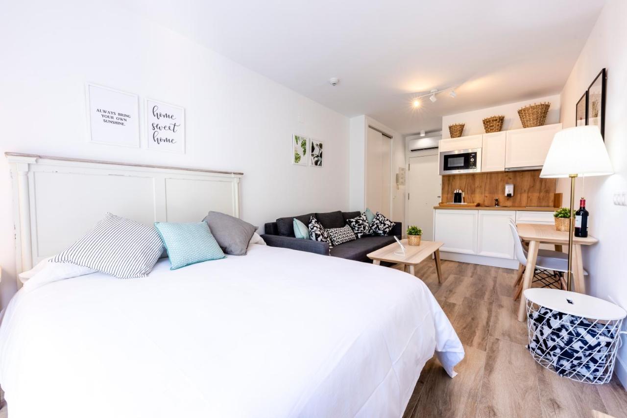 Apartamentos Toboso Plaza Nerja Exterior photo A studio apartment