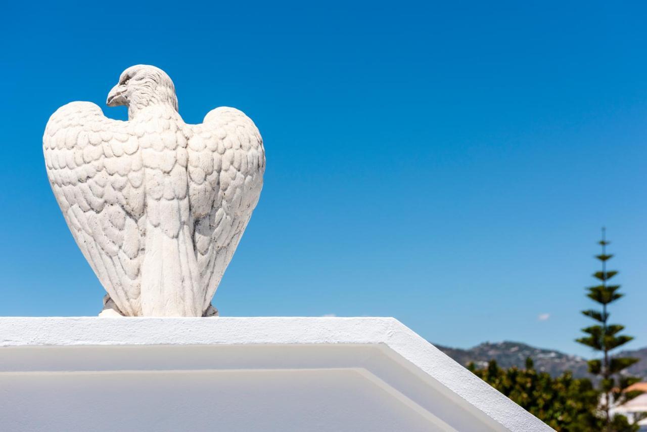 Apartamentos Toboso Plaza Nerja Exterior photo The eagle of the Polish War Memorial